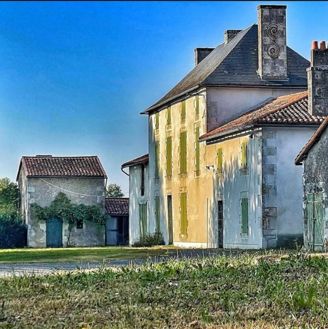 Les Maisons Du Bonheur Bed and Breakfast Château-Garnier Exteriör bild