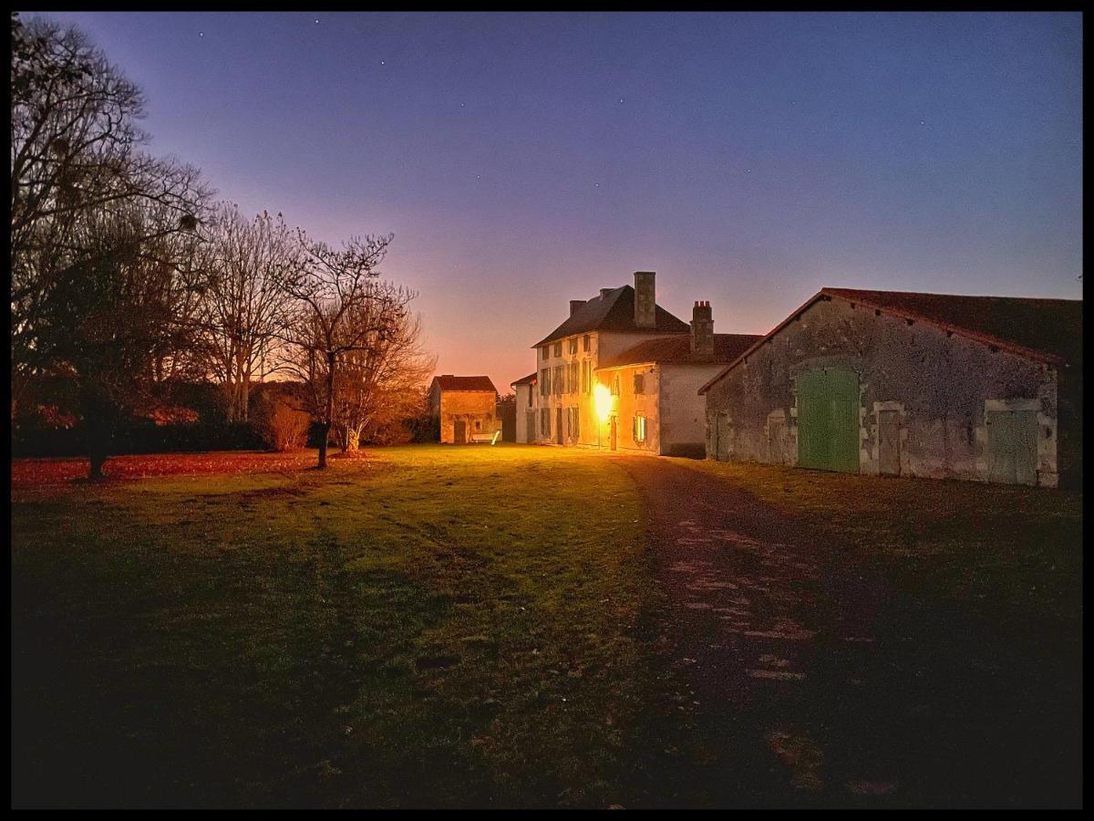 Les Maisons Du Bonheur Bed and Breakfast Château-Garnier Exteriör bild