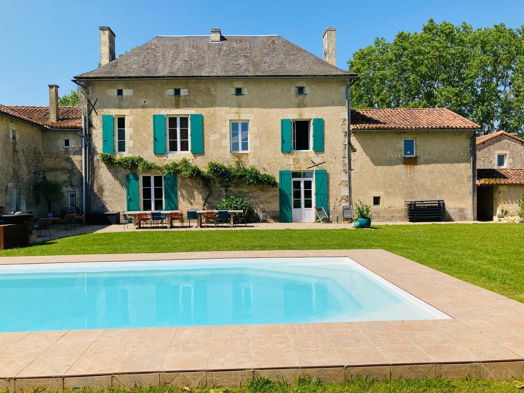 Les Maisons Du Bonheur Bed and Breakfast Château-Garnier Exteriör bild